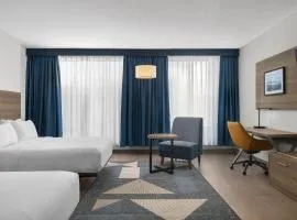 Holiday Inn Express Montreal Airport - St-Laurent by IHG