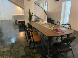 Hotel Los Proceres，位于La Aurora的酒店