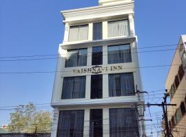 Vaishnavi Inn，位于拉加蒙德里的酒店