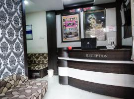 Hotel Vrandavan Palace Near Mahakal Temple，位于乌贾因的酒店