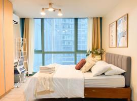 Luxury BGC Condo Across Uptown Mall #ournw19a，位于马尼拉的酒店