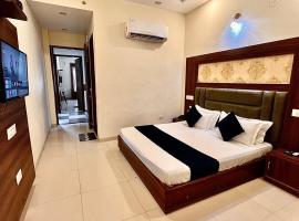 Hotel Kakkar Palace Ludhiana !! Near Railway Station, Ghanta Ghar & Chaura Bazaar ! Parking ! Lift ! Prime Location ! Couple Friendly，位于卢迪亚纳卢迪亚纳机场 - LUH附近的酒店