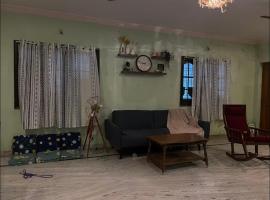 Snug Homestay，位于Kondapur的酒店