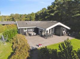Excellent Cottage With Sauna And Spa, 10 Persons,，位于霍伊比的酒店