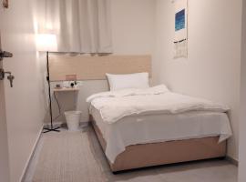 Five Hours للرجال فقط，位于布赖代的住宿