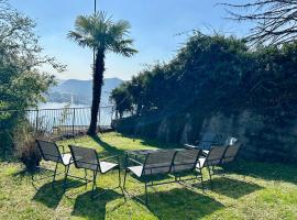 Gem in the nature- huge garden & view，位于罗维尔的酒店