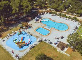 Camping Bi-Village - Roan，位于Valbandon的酒店