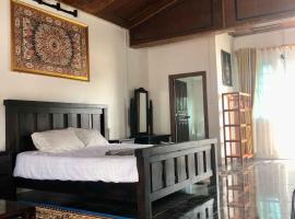 New Central Villa Garden Apart & swimming pool，位于贡布的公寓