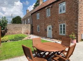 Sunny 4-bedroom cottage with South facing garden - Sunflower Cottage，位于Draycott的酒店