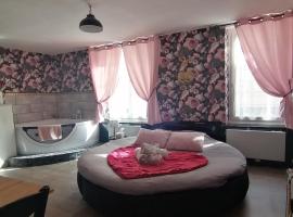 L'atelier des rêves, balnéo, lit rond, centre-ville，位于吕内维勒的酒店