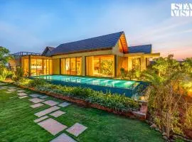 StayVista at Aaranya Villa with Pool, Luxury Amenities Lawn near Hyderabad