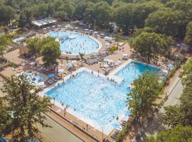 Camping Bijela Uvala - Roan，位于波雷奇的酒店