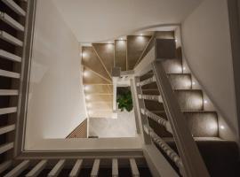 The Spire! Historic Features Rare 1800s Church，位于锡福斯的酒店