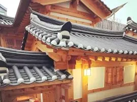 Numaru Stay - Luxury Private Hanoks in Seochon, Seoul