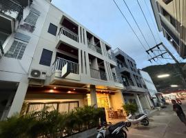 Sumaka Hotel Karon，位于卡塔海滩的酒店