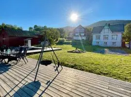 Sjarmerende feriehus med privat brygge