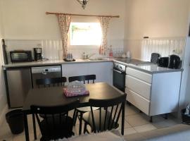 Bakers Cottage near broceliande forest，位于莫龙的酒店