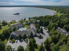 Baileys Harbor Yacht Club Resort，位于贝利斯港的酒店