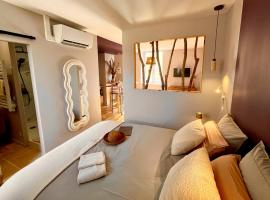 Wisteria Villa - Nuit Enchantée, Ecully，位于伊居利的酒店