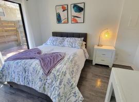 Modern Luxury Condo - Near UF, Shands & Celebration Pointe，位于盖恩斯维尔的酒店