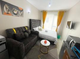 Feel home -studio with swimming pool，位于Kiambu的酒店