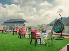 The Nature Retreat I Conference I Vacations I MICE I Family Events I Open Air Terrace I Sky Bonfire I Wooden Rooms With Pvt Balconies I by Exotic Stays，位于库夫里的酒店
