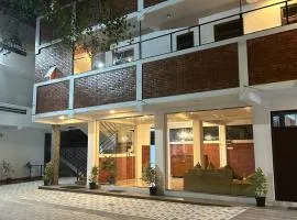 Unic Residence And Transit Hotel