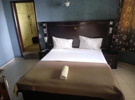 HOTEL GEORGES 5 Bénin，位于科托努的酒店