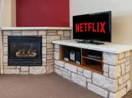 Luxury Resort Stay with Pool Jacuzzi and Balcony