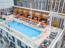 CN Tower View 2 Bed Home Near Rogers Centre, Scotiabank, MTCC，位于多伦多的酒店