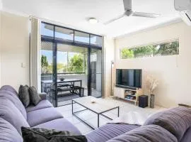 SeaBreeze City Loft- 2km to Centre. 4km to Airport