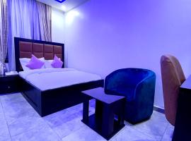 Brookvine Luxury Hotel，位于Magboro的酒店
