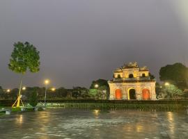 Minh Ngoc Homestay Citadelle，位于Thôn Kim Long (1)的酒店