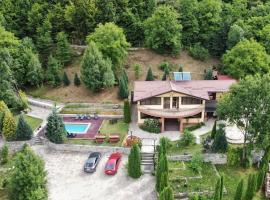 Pensiunea Un colț de Rai，位于Lunca Jariştei的山林小屋