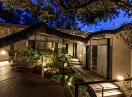 Frame Hotel - Treehouse