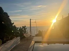 Haut de villa avec piscine au bord de mer
