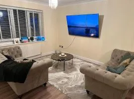 Charming 2 Bedroom Apartment FREE Parking!