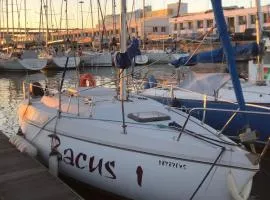 Bacus - Your Floating Hideaway in Lisbon