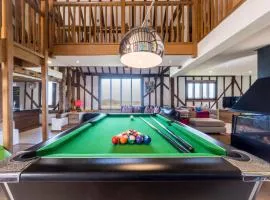 Luxury, countryside barn conversion with Hot tub & Sauna