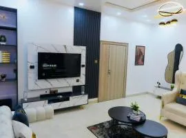 COZY 4BR Duplex Apartment with STARLINK unlimited WIFI, PS5, and 4mins to GRA
