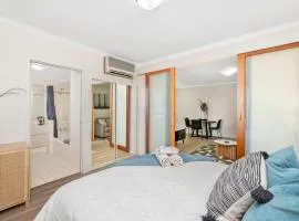 Spacious 1bdr Fast Wi-fi Near Rac Arena