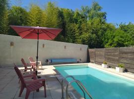 IRON MAN offer a villa located right on the river，位于阿列河畔美岸的酒店