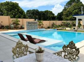 Aina Hannah Family Resort's Greek Unit，位于Calatagan的酒店