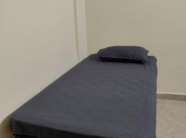 Adithya Inn Lodge，位于Jadcherla的酒店
