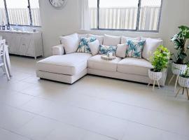 Eglinton Elegance - Hamptons Retreat，位于扬切普的酒店