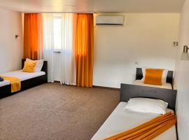 Cazare pentru grupuri si muncitori，位于Căşeiu的汽车旅馆