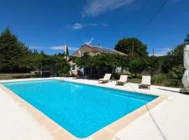 Maisonnette avec accès piscine