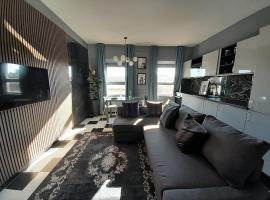 Apartment with terrace House 33，位于恩波利的酒店