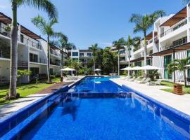 Luxurious & Central Condo In Playa Steps From The Beach，位于普拉亚卡门的酒店