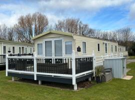 Cleethorpes beach haven site，位于克利索普斯的酒店